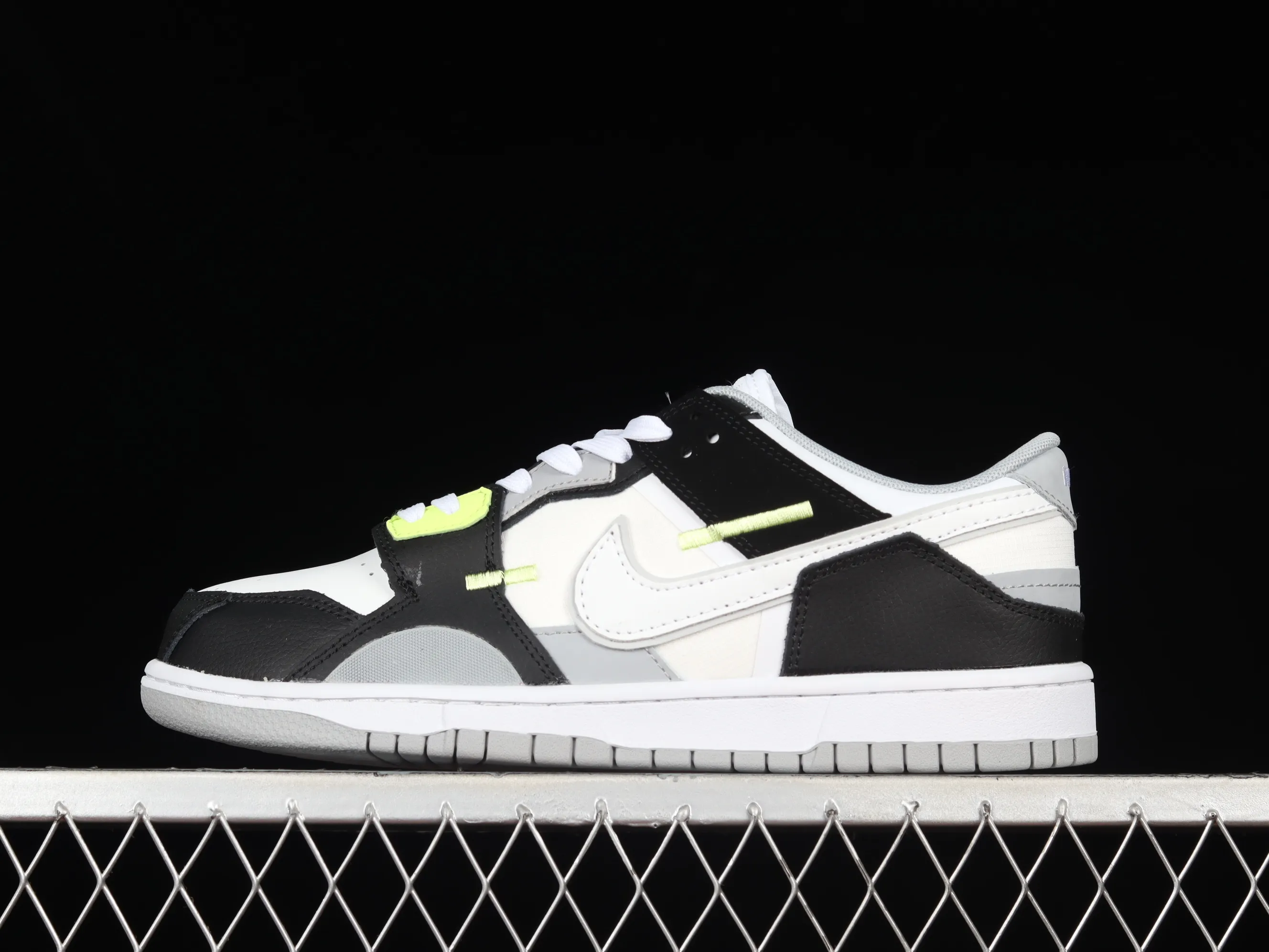 All categories Nk SB Dunk series Nk SB Dunk Low low-top skate shoes Nk Dunk Scrap stitching low-top skate shoes DC9723-001